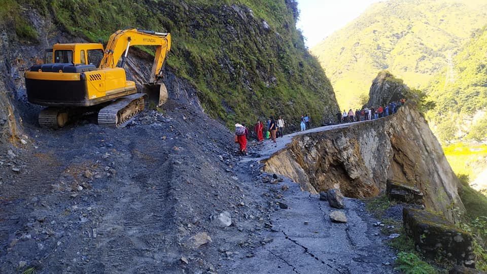 किम्तडीमा सडक खुलाइदै, ग्रामीण सडक क्षतविक्षत