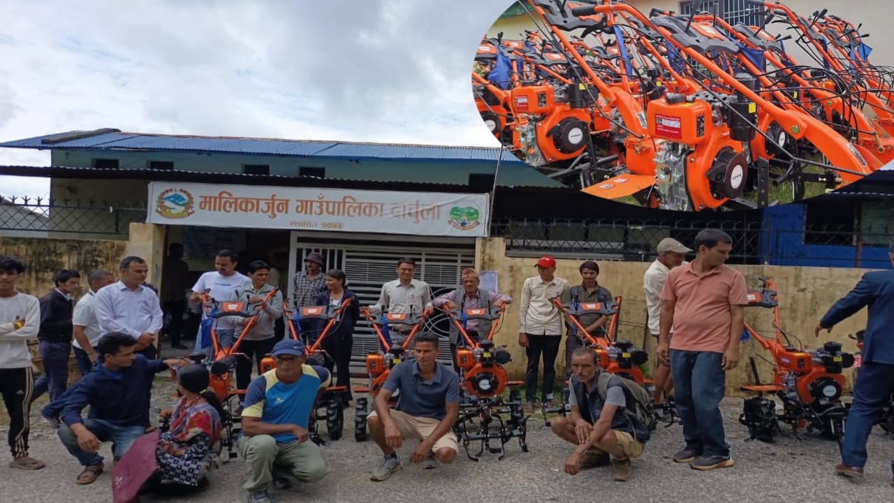 दार्चुलाको मालिकार्जुन गाउँपालिकाद्धारा किसानहरुलाई कृषि साम्रगी वितरण