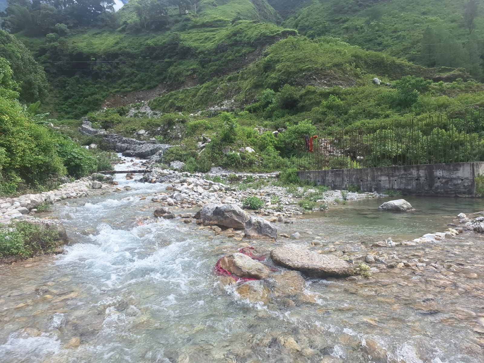दार्चुलाको धौलीगाडमा पुल निर्माण अलपत्र, एघार वर्ष बित्दा एउटा पिल्लरको जग मात्रै ठडियो