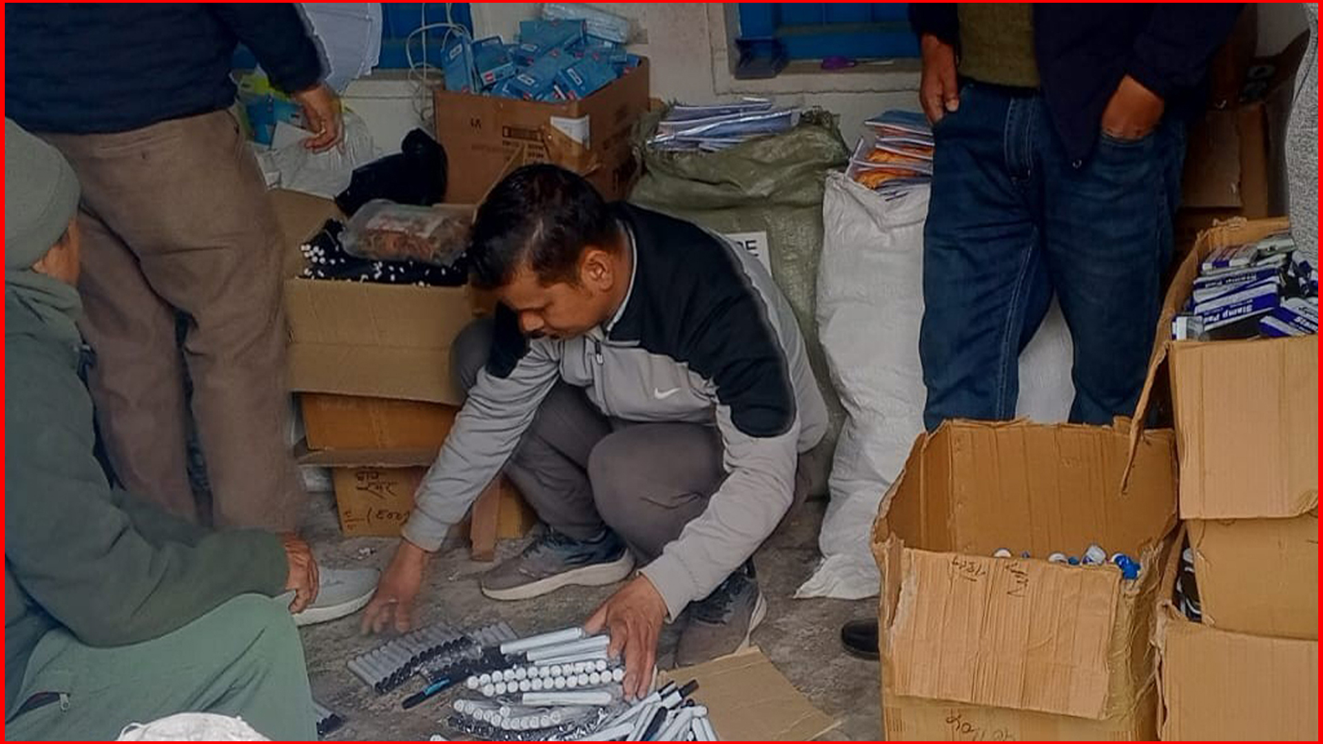 बैतडी पुग्यो : मतपत्र र निर्वाचन सामग्री