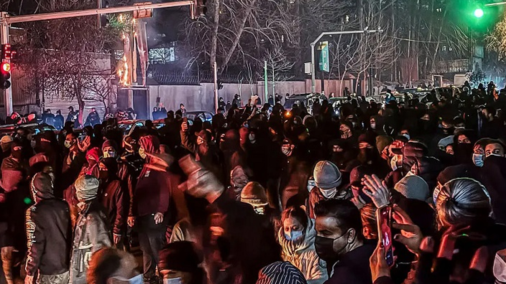 इरानमा विद्यार्थीहरूले सरकारी दमनयता पहिलो पटक ठूलो प्रदर्शन गरे