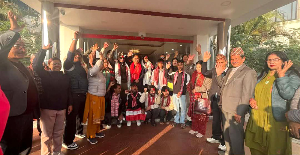 रास्वपा संस्थापक महामन्त्री बिक र जिल्ला सभापतिसहित दर्जनौँ नेता कार्यकर्ता कांग्रेस प्रवेश