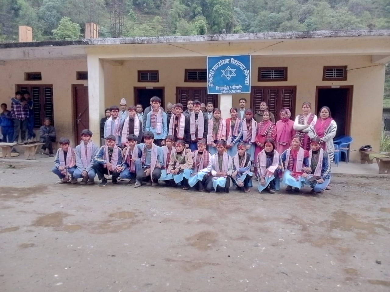 बैतडीको डिलासैनी–१ स्थित आदर्श मावि सेल्तडामा कक्षा १० मा अध्यनरत विद्यार्थीको विदाई