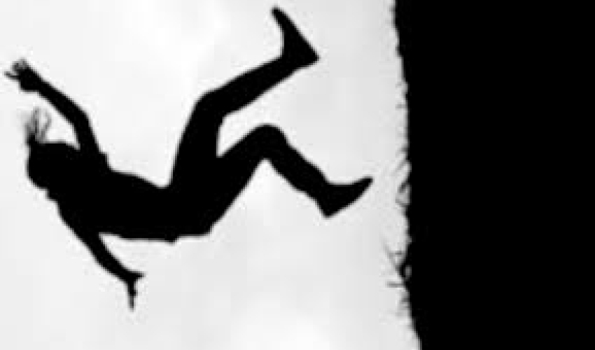 डडेल्धुरामा भिरबाट लडेर एक महिलाको मृत्यु