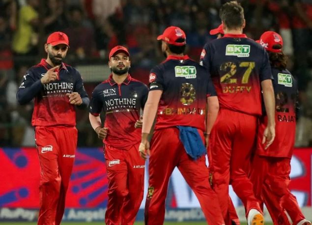 आईपीएल क्रिकेट :  आरसीबीले गुजरातलाई ५ विकेटले हरायो