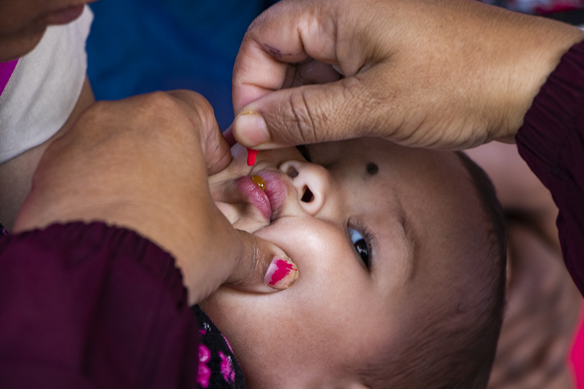 बालबालिकालाई भिटामिन ‘ए’ क्याप्सुल र जुकाको औषधि खुवाइँदै