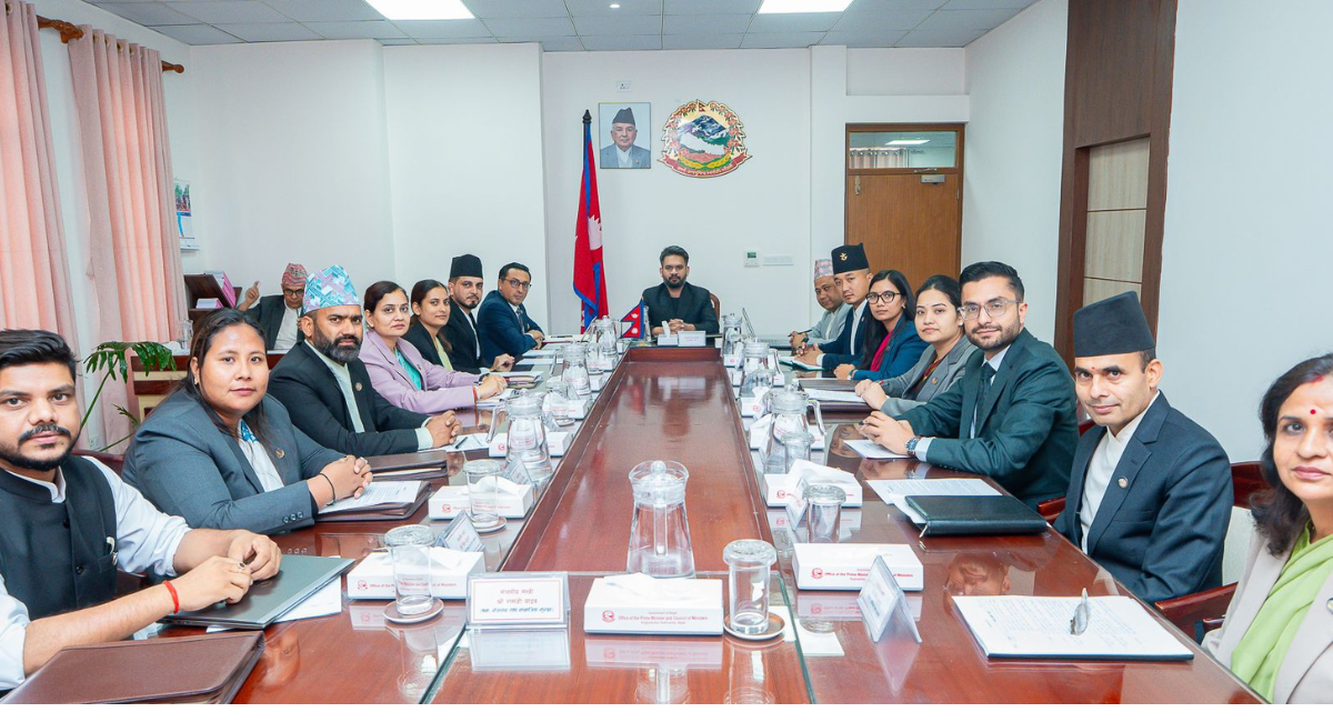 सरकार गठनको एक महिना नपुग्दै तीन मन्त्री विवादमा