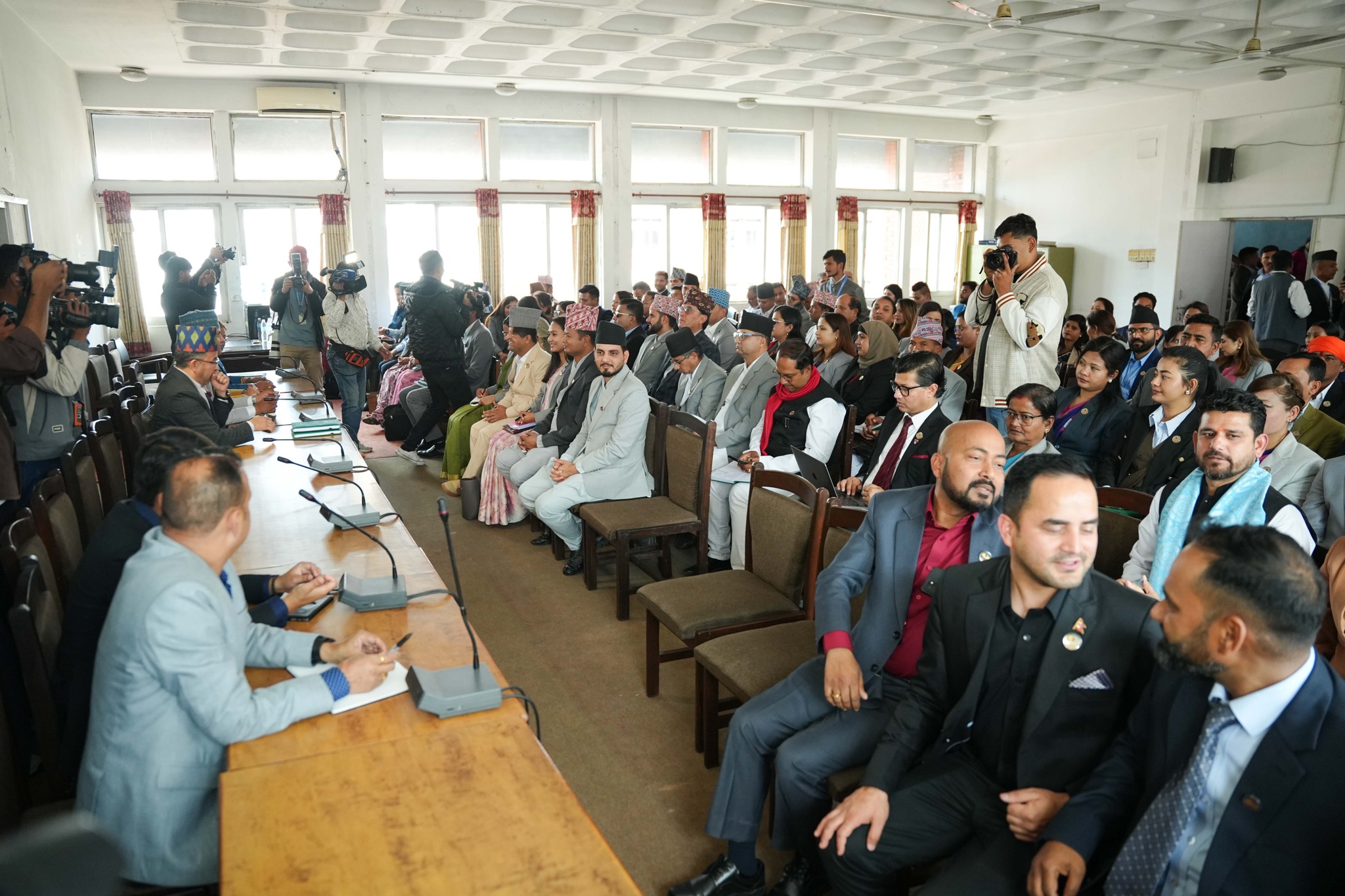 रास्वपा संसदीय दलको अनौपचारिक छलफल हुँदै