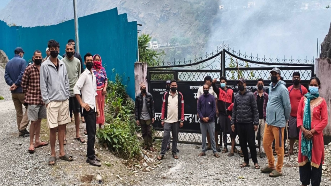 फोहोर व्यवस्थापनमा लापरबाही गरेको भन्दै स्थानीयद्धारा ‘डम्पिङ साइट’ बन्द
