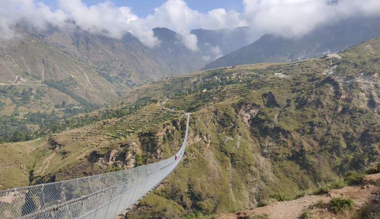 लामो संघर्षपछि दुहुँको ‘थल सिलिङचौरा बहुउद्देश्यीय झोलुङ्गे पुल’ श्रमिकले पाए ३६ लाख ६४ हजार रुपैयाँ