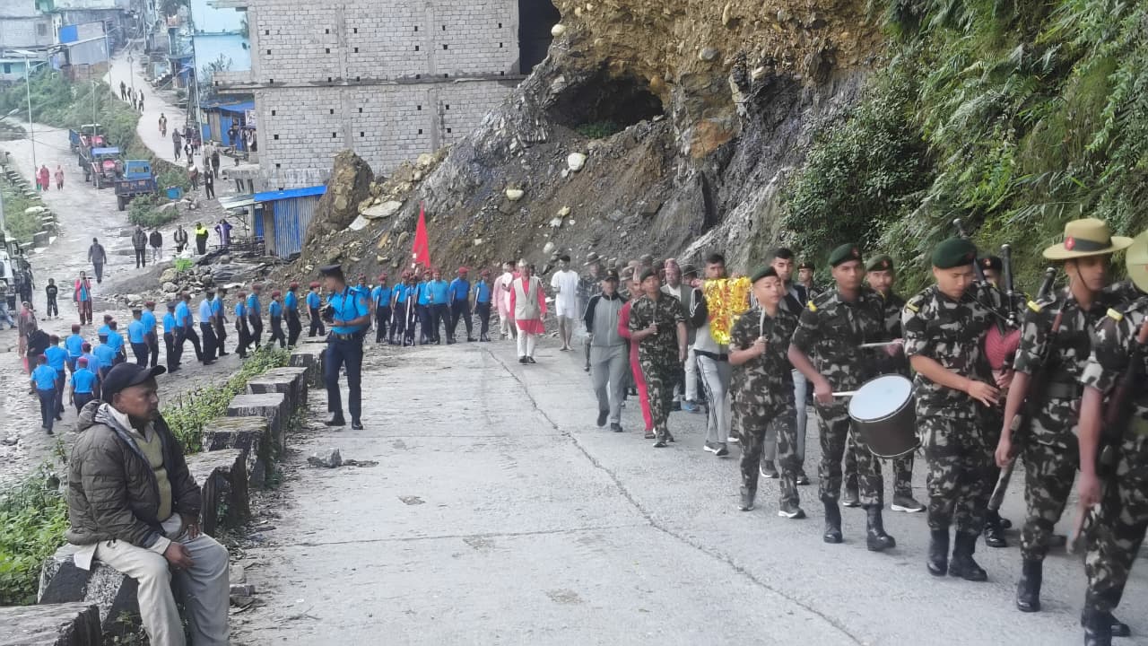 दार्चुलामा सुरक्षा निकायले भित्र्याए फुलपाती